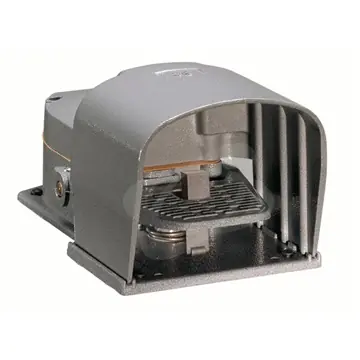 Nožní spínač KR2 10 S22 kovové tělo, provedení s krytem 2Z+2V mžikové Pouze Dnes